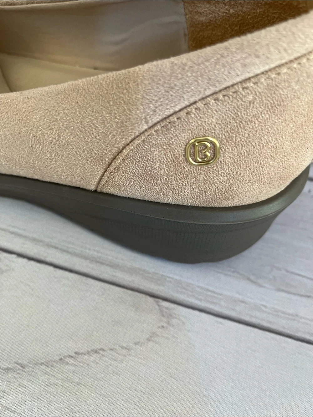 Women’s B Zees goody beige slip on wedge ballet flats loafer. Size 11
